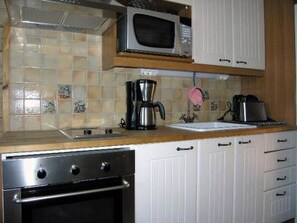 Frigorifero, microonde, pentole/stoviglie/utensili