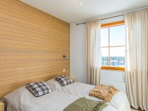 2 makuuhuonetta, silitysrauta/-lauta