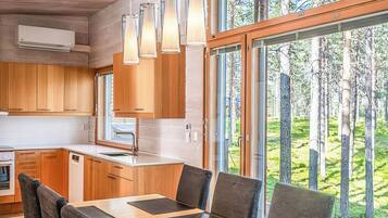 Fridge, microwave, dishwasher, cookware/dishes/utensils