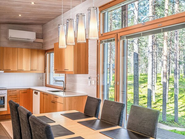 Fridge, microwave, dishwasher, cookware/dishes/utensils