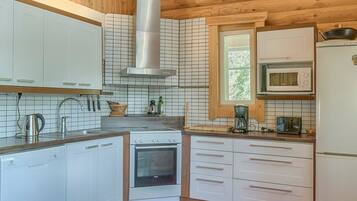 Geladeira, micro-ondas, lava-louças