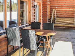 تناول الطعام بالخارج