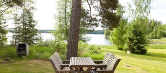 Keltalilja by Interhome