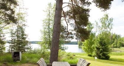 Keltalilja by Interhome