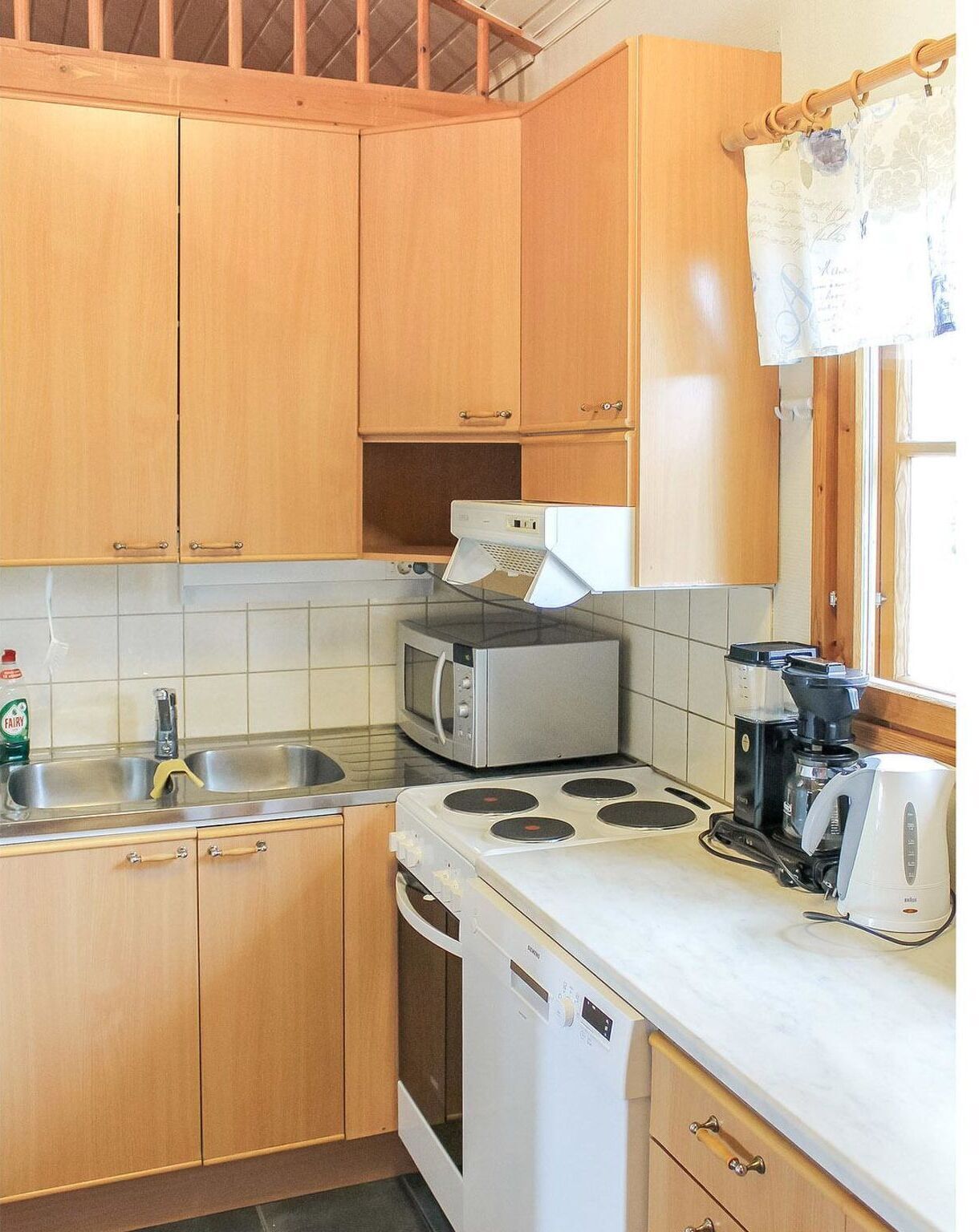 Fridge, microwave, dishwasher, cookware/dishes/utensils