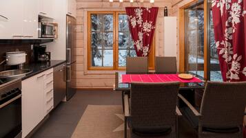 Geladeira, micro-ondas, lava-louças