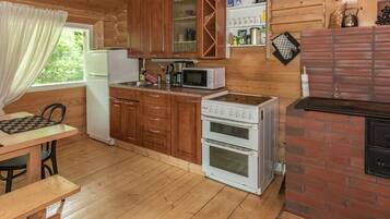 Frigorifero, microonde, pentole/stoviglie/utensili