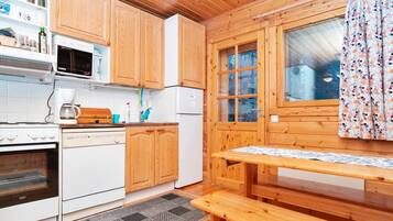 KĂŒhlschrank, Mikrowelle, GeschirrspĂŒler, Kochgeschirr/Geschirr/Besteck