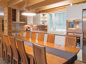 Fridge, microwave, dishwasher, cookware/dishes/utensils