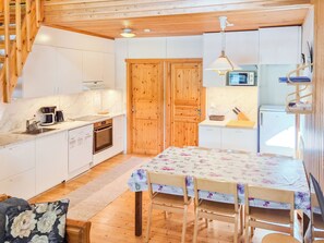 Fridge, microwave, dishwasher, cookware/dishes/utensils