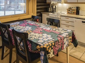 Fridge, microwave, dishwasher, cookware/dishes/utensils - Äkäsakka b4 by Interhome (Äkäslompolo)