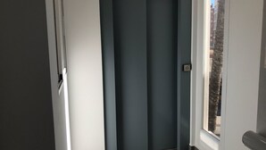 A closed door with a window to the right. - El Junco by Interhome (Benidorm)