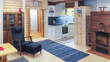 Kühlschrank, Mikrowelle, Geschirrspüler, Kochgeschirr/Geschirr/Besteck