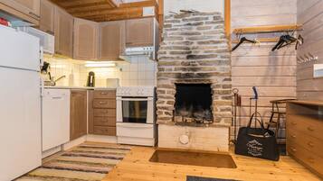 Frigorifero, microonde, lavastoviglie, pentole/stoviglie/utensili