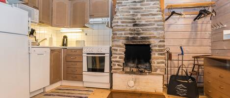 Fridge, microwave, dishwasher, cookware/dishes/utensils