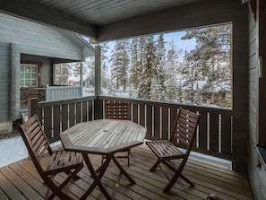 تناول الطعام بالخارج