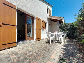 تناول الطعام بالخارج