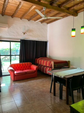 32-inch LED TV with satellite channels, TV, fireplace - La Divina Pereza (San Rafael)