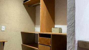 Caja de seguridad en la habitación, cortinas blackout y wifi gratis