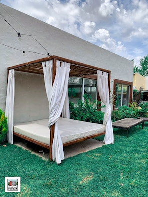 Garden - La Divina Pereza (San Rafael)