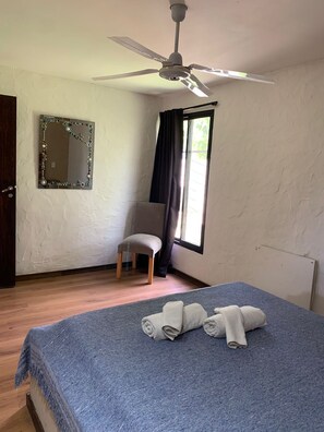 In-room safe, blackout curtains, free WiFi, bed sheets - La Divina Pereza (San Rafael)