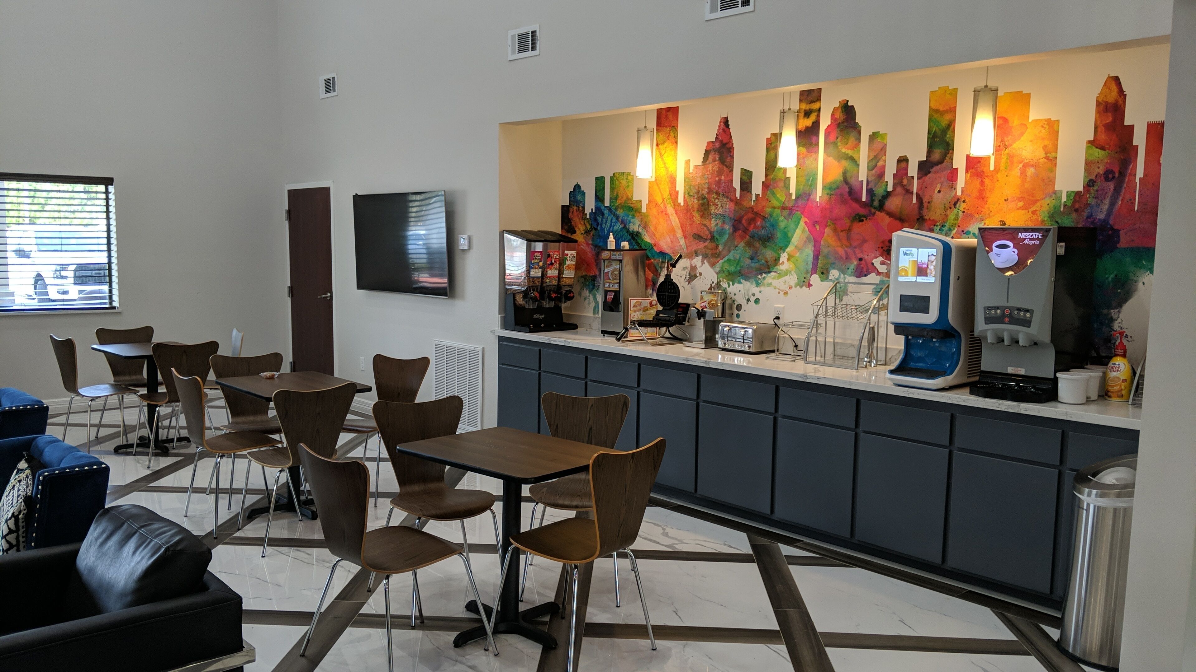 free daily continental breakfast