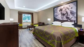 1 habitación, decoración personalizada, muebles diferentes y escritorio