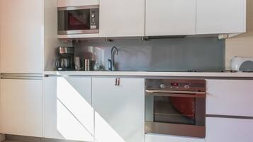 Jääkaappi, mikroaaltouuni, astianpesukone