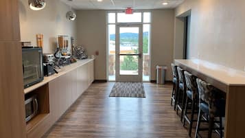 Free daily continental breakfast