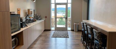 Tägliches inbegriffenes kontinentales Frühstück