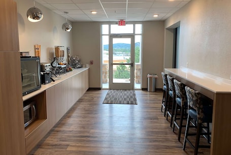 Free daily continental breakfast