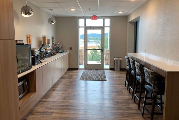 Free daily continental breakfast