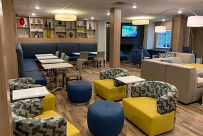 Lobby - Microtel Inn & Suites by Wyndham Woodland Park (Woodland Park)