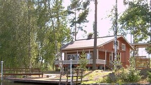 A house with a dock extending into a calm body of water, surrounded by trees. - Pernoo 2 by Interhome (Kotka)