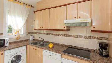 Réfrigérateur, micro-ondes, four, lave-vaisselle