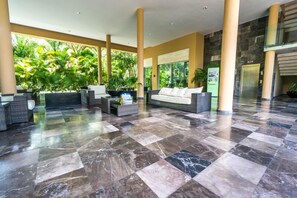 Lobby - 4 Pools and Budget Penthouse in Vaiven. From BRIC Vacation Rentals (Playa del Carmen)