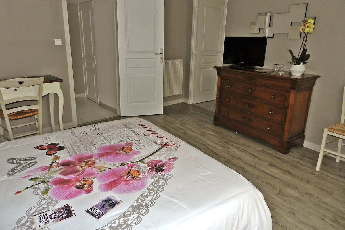 Suíte | Quartos à prova de som, Wi-Fi de cortesia, roupa de cama