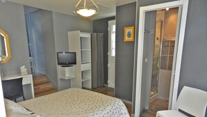 Double Room | Soundproofing, WiFi (free), bed sheets - Le Jardin de Josseline (Amboise)