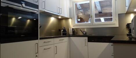 ثلاجة، غسالة أطباق، مستلزمات طهي/أطباق/أوعية