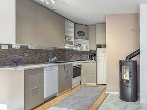 Fridge, microwave, dishwasher, cookware/dishes/utensils