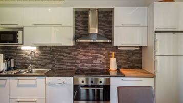 Jääkaappi, mikroaaltouuni, astianpesukone