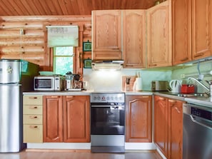 Fridge, microwave, dishwasher, cookware/dishes/utensils - Petäjäniemi by Interhome (Kinnula)