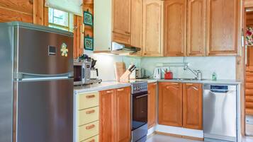 Geladeira, micro-ondas, lava-louças