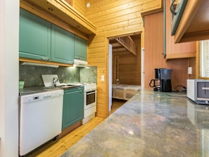 冰箱、微波炉、洗碗机、厨具/餐具