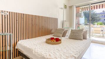 1 bedroom, iron/ironing board, internet