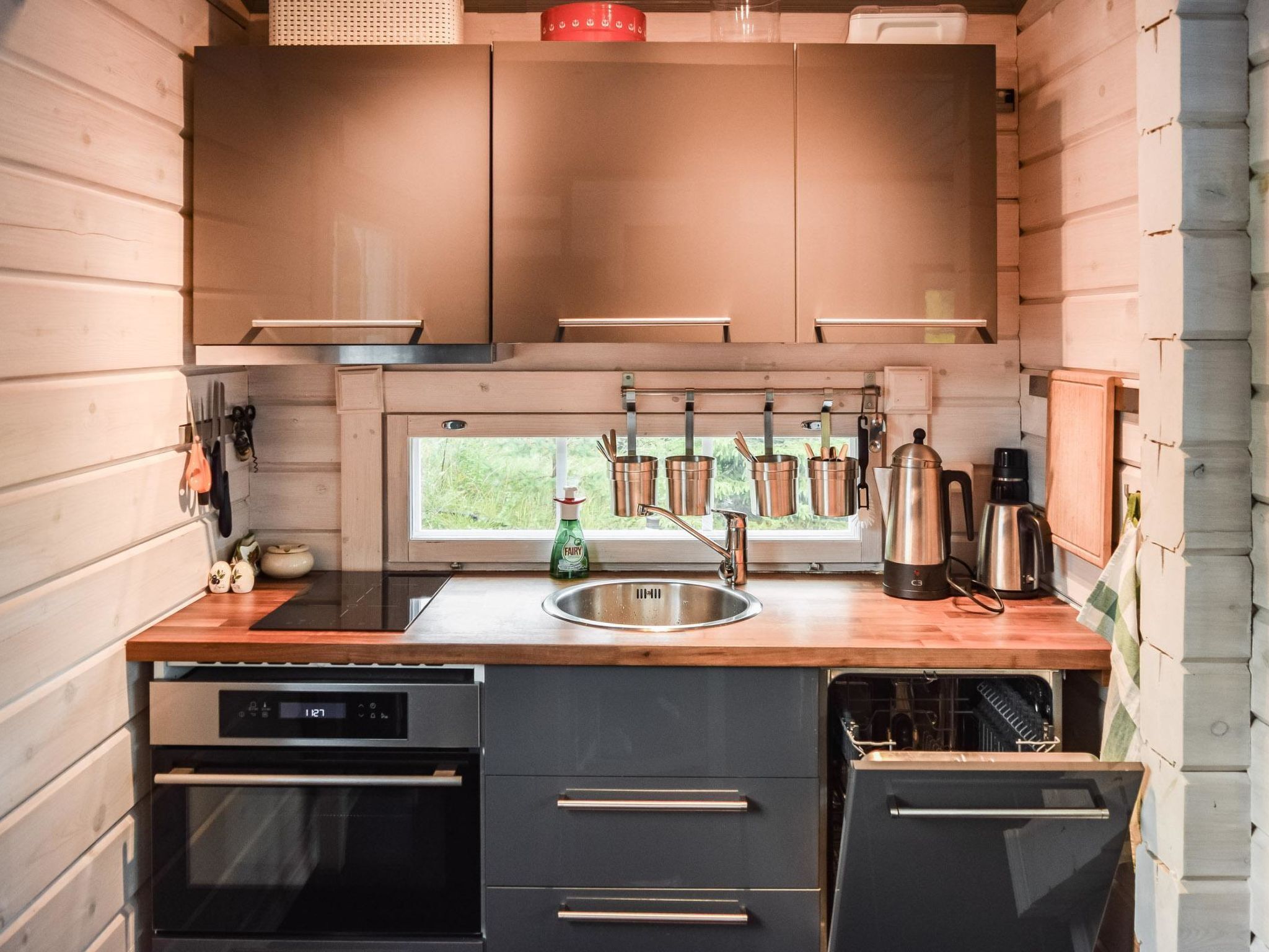 Fridge, microwave, dishwasher, cookware/dishes/utensils