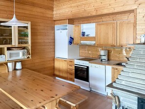 Fridge, microwave, dishwasher, cookware/dishes/utensils