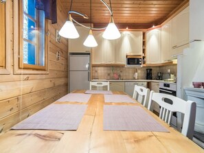 Fridge, microwave, dishwasher, cookware/dishes/utensils - Ylläs outa 1 by Interhome (Ylläsjärvi)