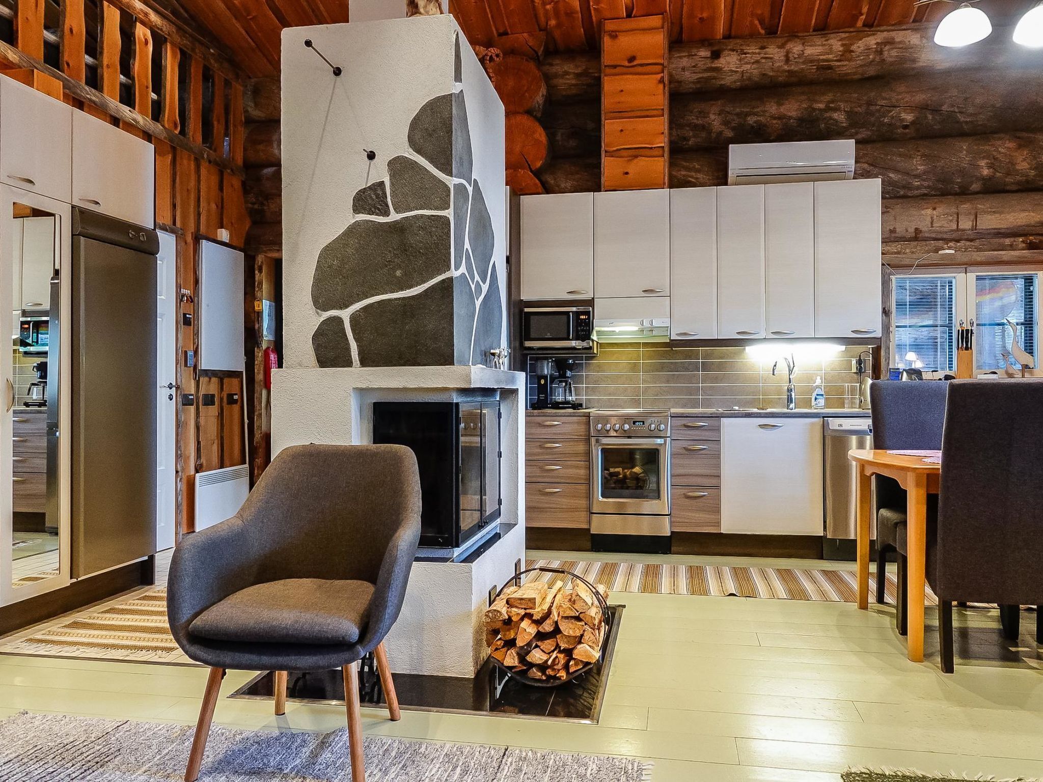 Fridge, microwave, dishwasher, cookware/dishes/utensils