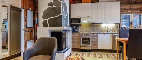 Fridge, microwave, dishwasher, cookware/dishes/utensils